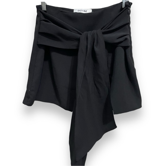 DO + BE Black Skirt Skort Shorts With Front Tie Size M - Picture 1 of 9
